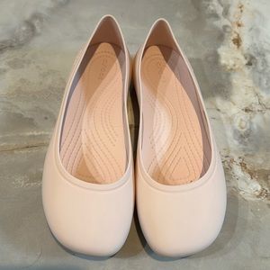 Crocs Brooklyn Flat in Quartz Pink, Size 8